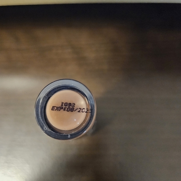 BRUSH on Block NUDE TINT PROTECTIVE LIP OIL SPF 32 (NIB) - Picture 4 of 4